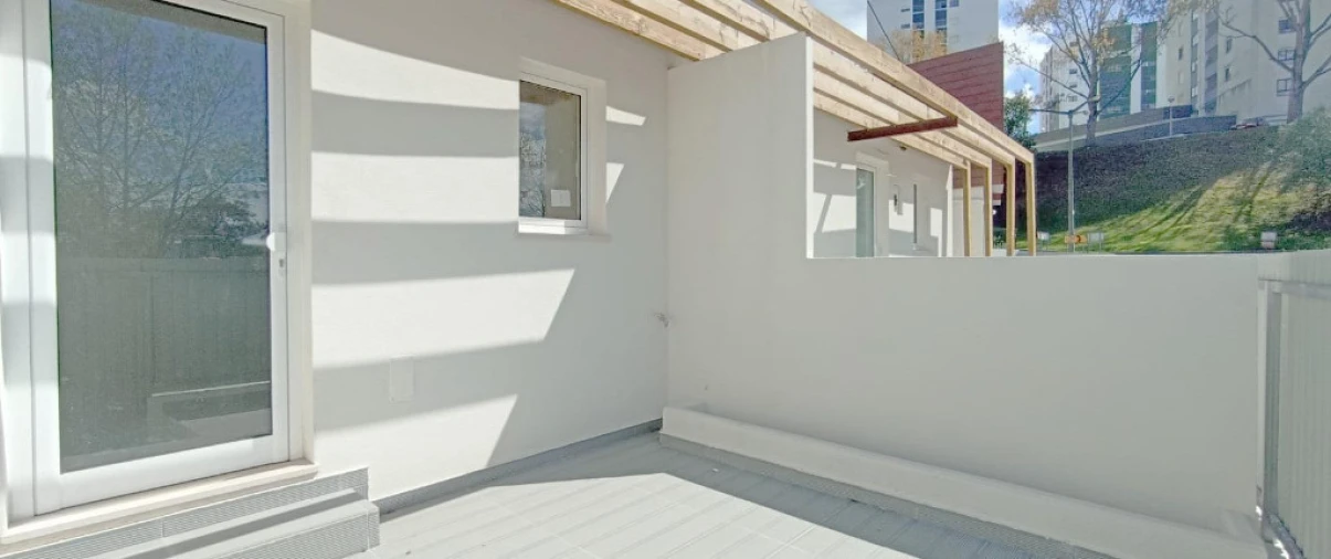 Moradia T4 para Venda em Santo Antonio dos Olivais Foto 10