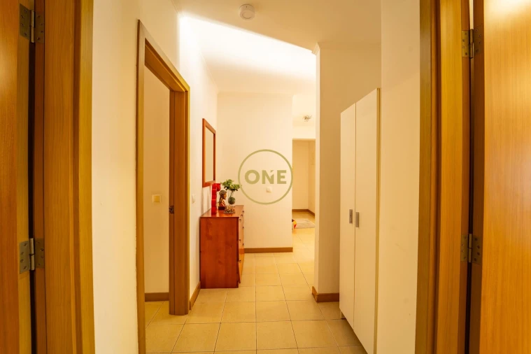 Apartamento T3 para Venda em Arrifes Foto 6