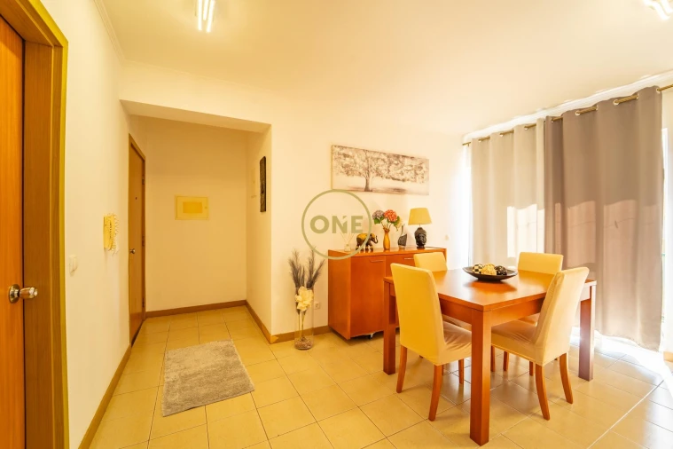 Apartamento T3 para Venda em Arrifes Foto 2