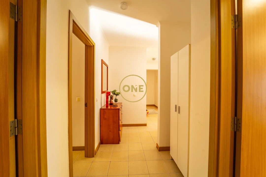 Apartamento T3 para Venda em Arrifes Foto 6