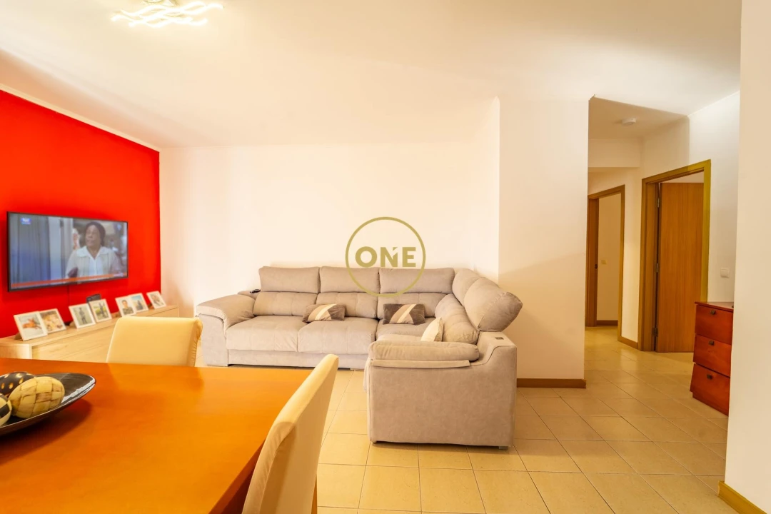 Apartamento T3 para Venda em Arrifes Foto 4