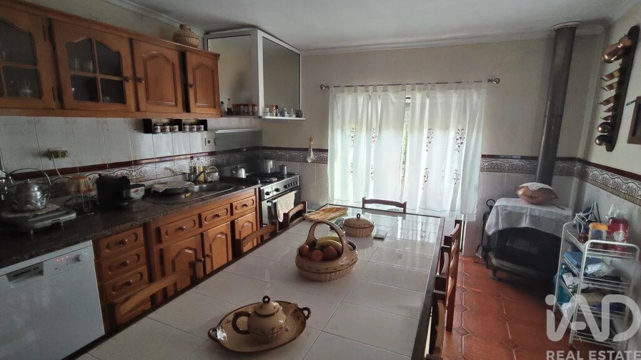 Moradia T4 para Venda em Alvares Foto 2