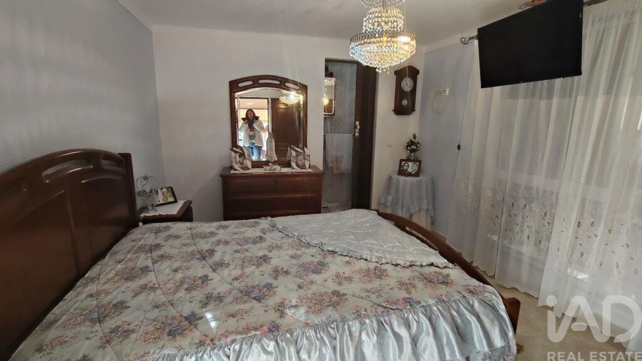 Moradia T4 para Venda em Alvares Foto 16