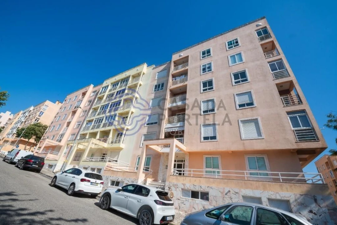 Apartamento T2 para Venda em Agualva e Mira-Sintra Foto 16