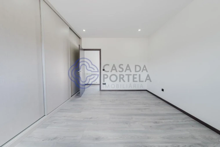 Moradia T3 para Venda em Bidoeira de Cima Foto 36