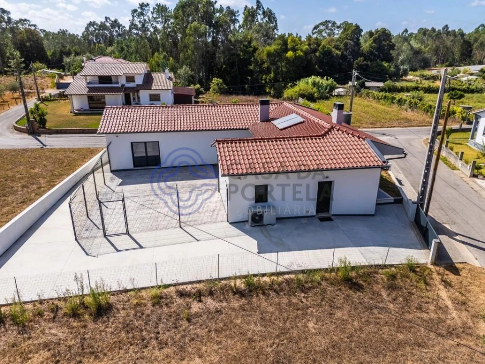 Moradia T3 para Venda em Bidoeira de Cima Foto 4