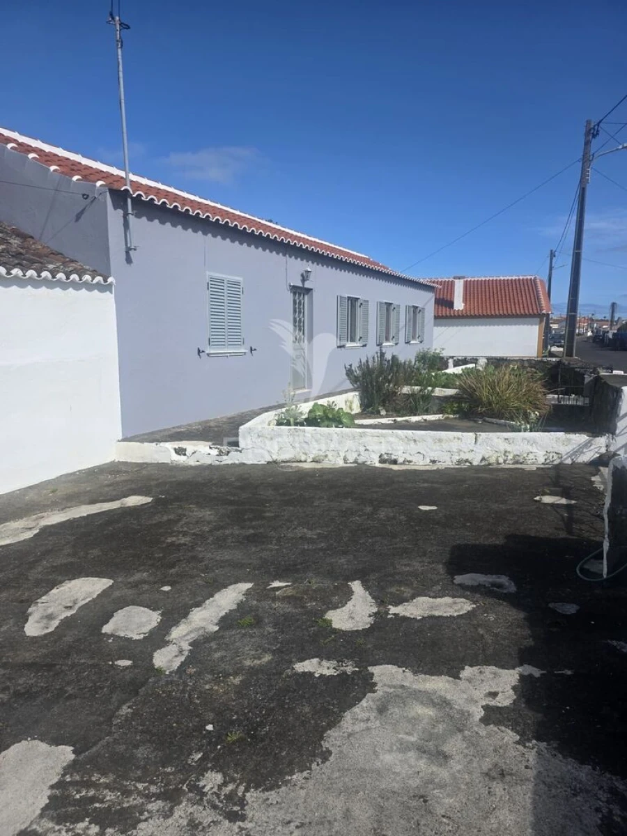 Moradia T3 para Venda em Praia da Vitoria (Santa Cruz) Foto 2