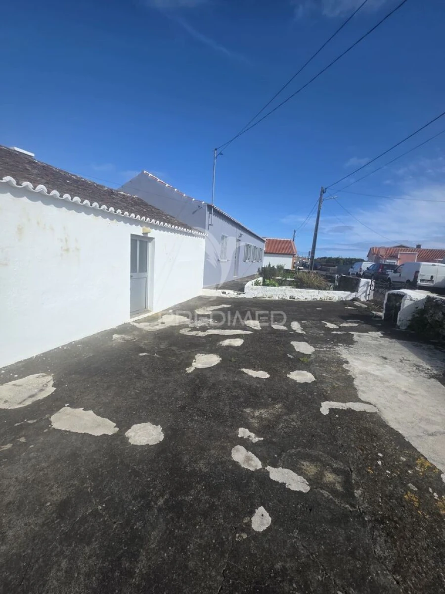Moradia T3 para Venda em Praia da Vitoria (Santa Cruz) Foto 1