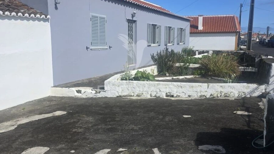 Moradia T3 para Venda em Praia da Vitoria (Santa Cruz)