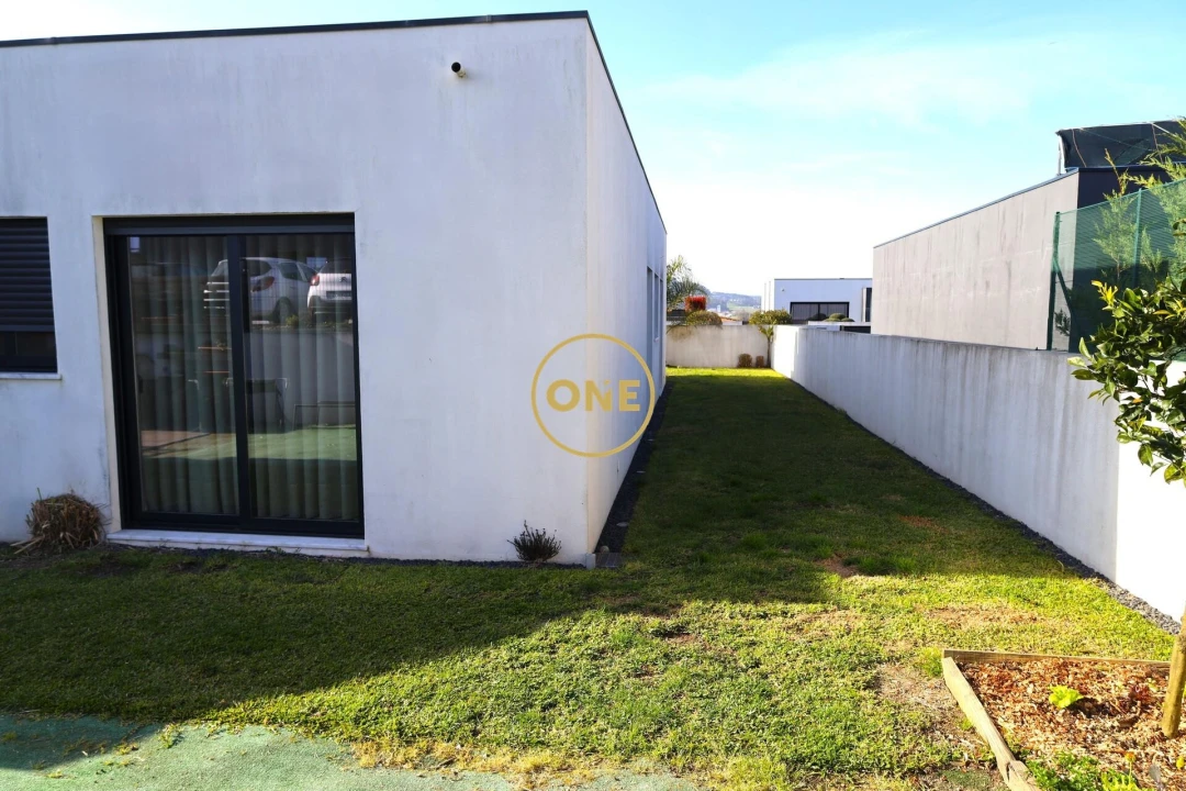 Moradia T3 para Venda em Louro Foto 22