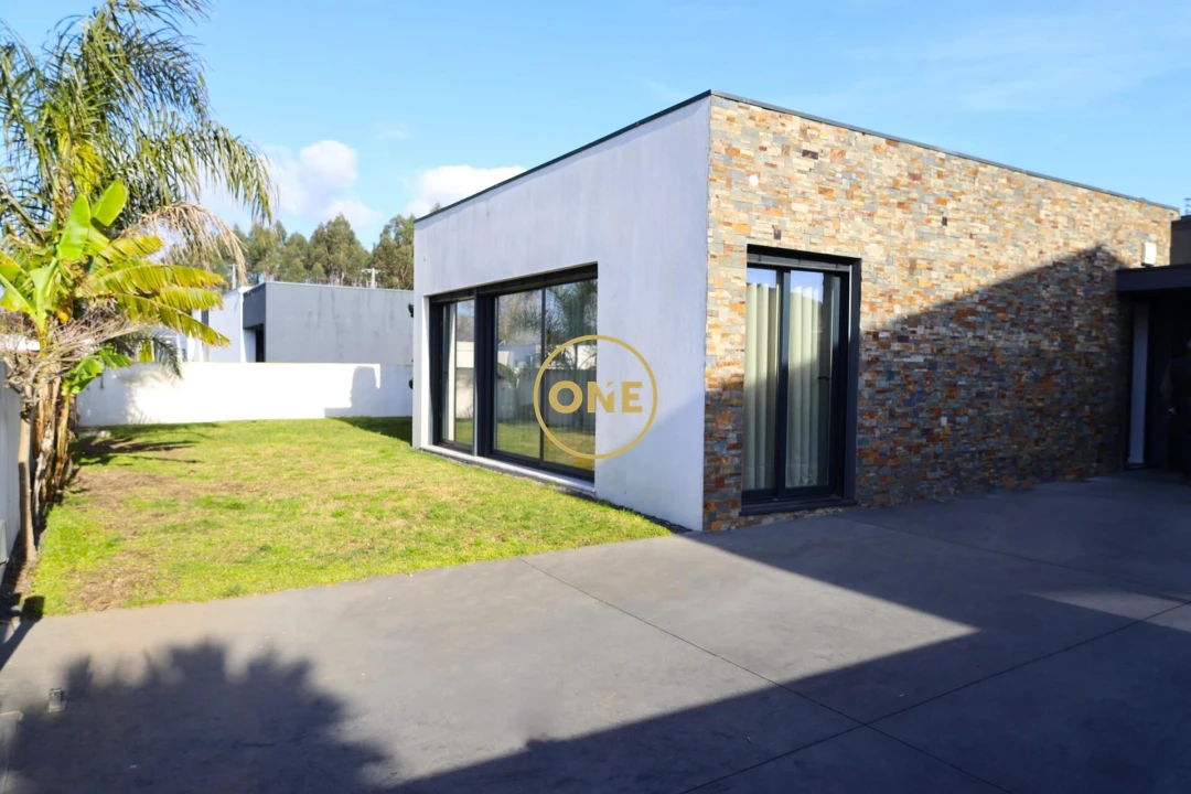 Moradia T3 para Venda em Louro Foto 2