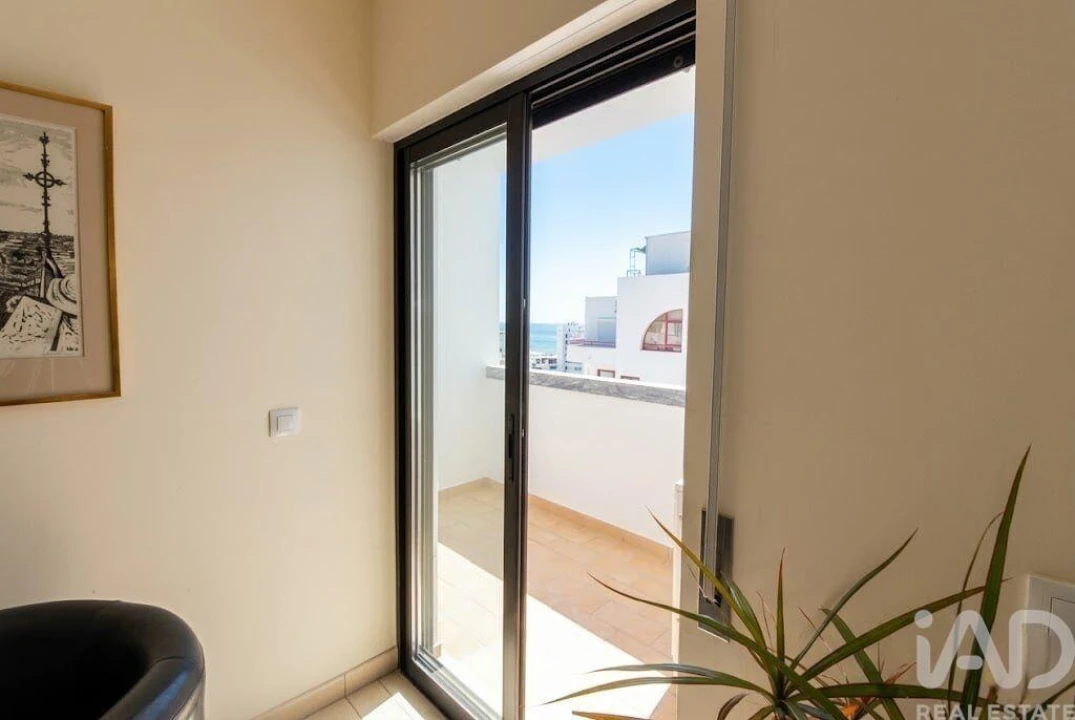Apartamento T2 para Venda em Quarteira Foto 17