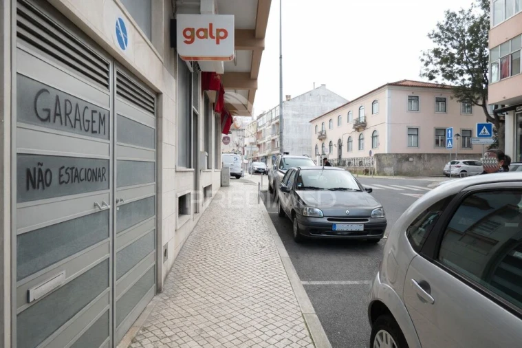 Garagem para Venda em Queluz e Belas Foto 2