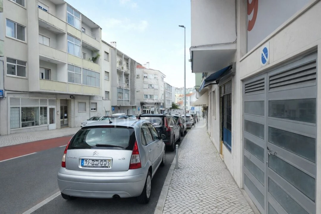 Garagem para Venda em Queluz e Belas Foto 1