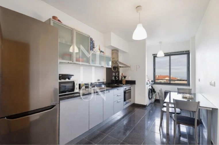 Apartamento T2 para Venda em Caniço Foto 4