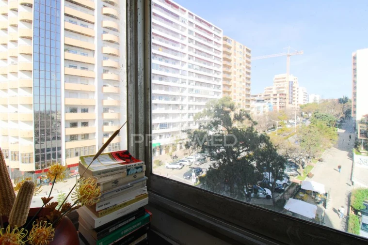 Apartamento T4 para Venda em Faro (Sé e São Pedro) Foto 1