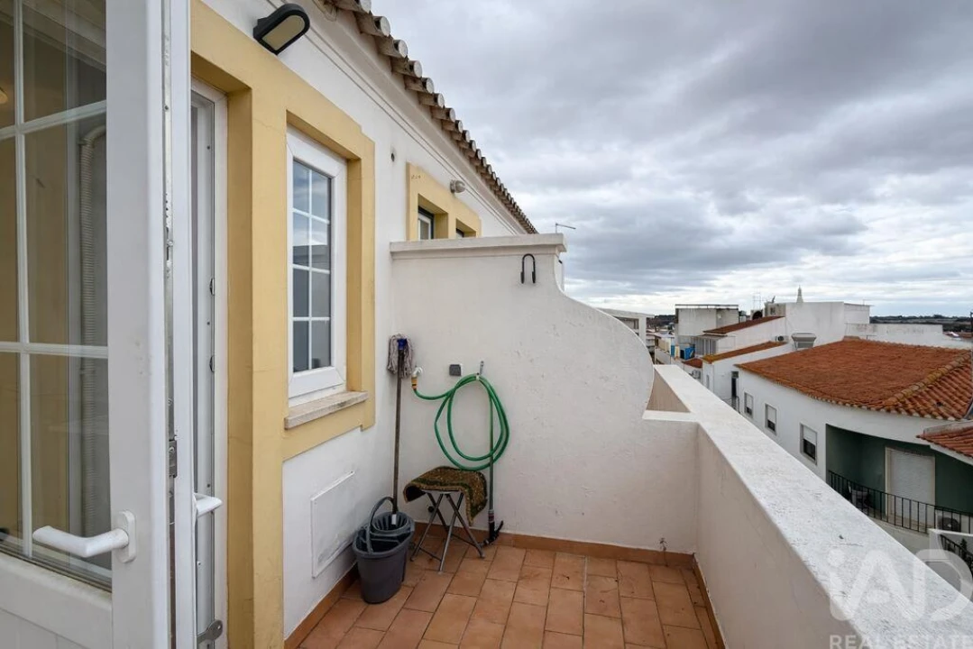 Apartamento T1 para Venda em Guia Foto 8