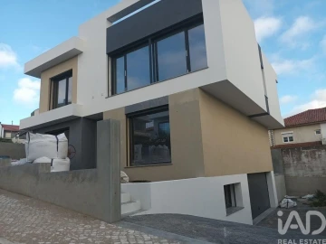 Moradia T4 para Venda em Carcavelos e Parede