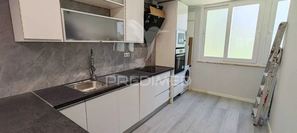Apartamento T2 para Venda em Benfica