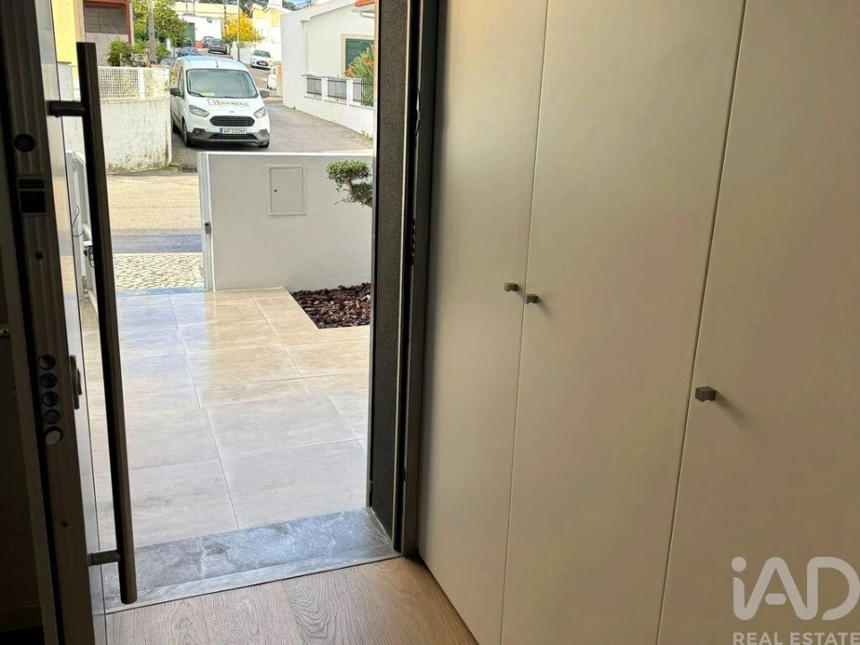 Moradia T4 para Venda em Loures Foto 3