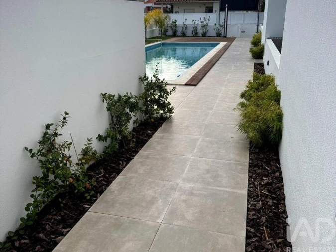 Moradia T4 para Venda em Loures Foto 23