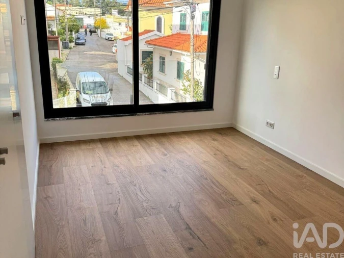 Moradia T4 para Venda em Loures Foto 11