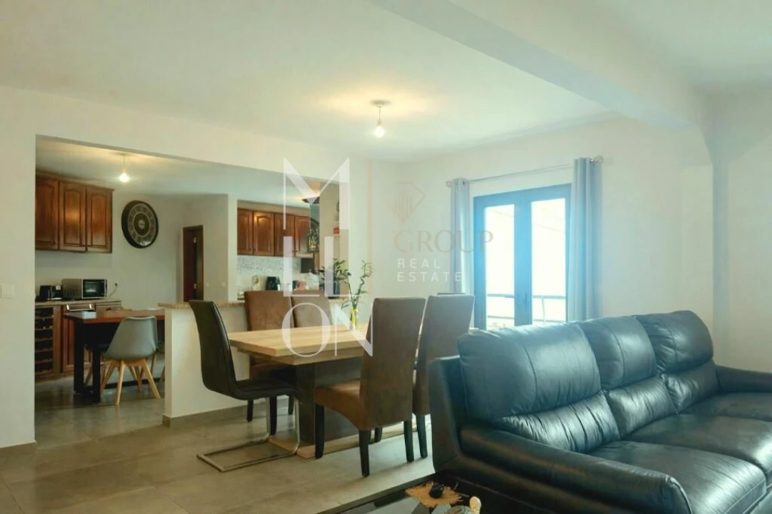 Moradia T5 para Venda em Estreito de Camara de Lobos Foto 2