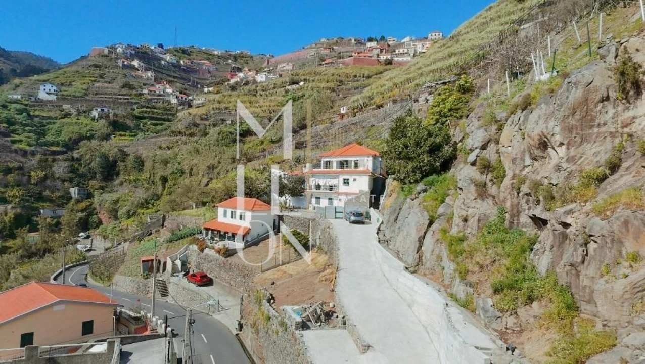 Moradia T5 para Venda em Estreito de Camara de Lobos Foto 44