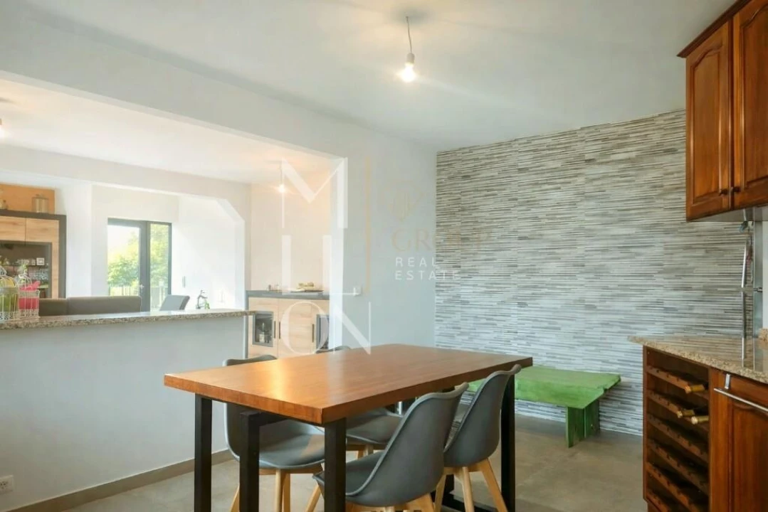 Moradia T5 para Venda em Estreito de Camara de Lobos Foto 7