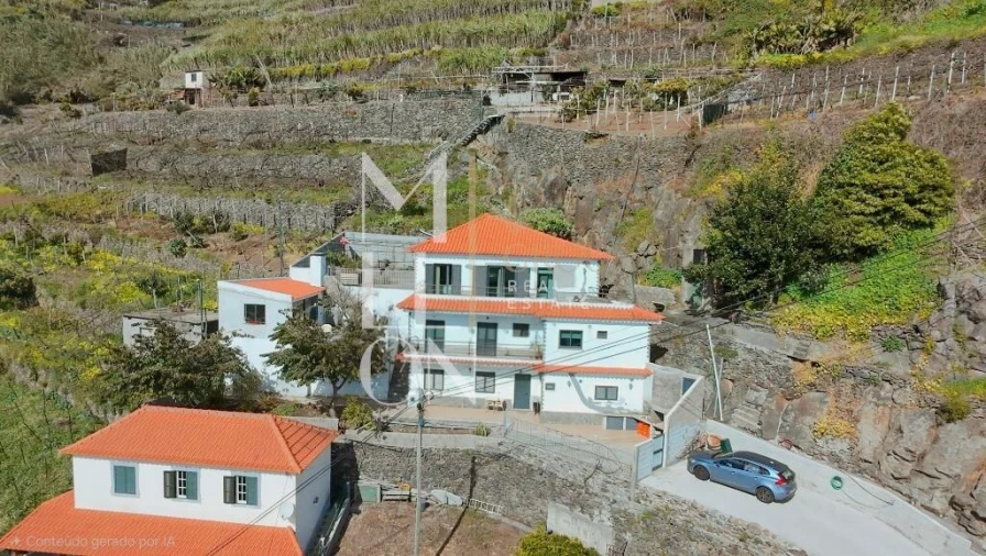 Moradia T5 para Venda em Estreito de Camara de Lobos Foto 42