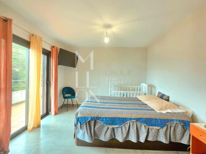 Moradia T5 para Venda em Estreito de Camara de Lobos Foto 12