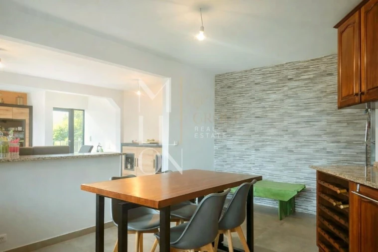 Moradia T5 para Venda em Estreito de Camara de Lobos Foto 7