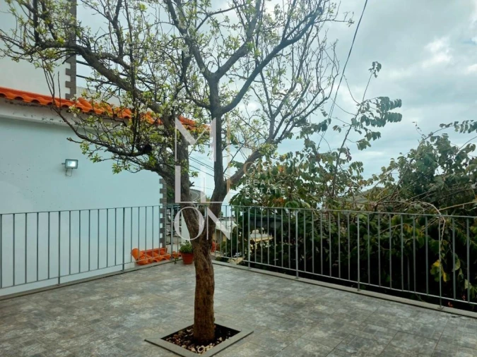 Moradia T5 para Venda em Estreito de Camara de Lobos Foto 39