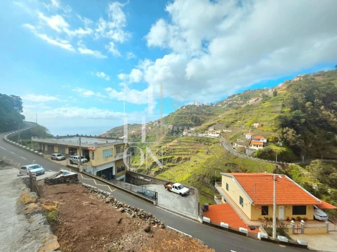 Moradia T5 para Venda em Estreito de Camara de Lobos Foto 33