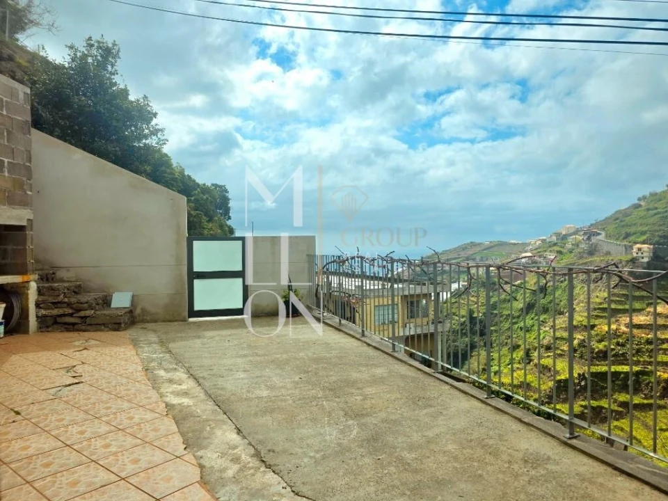 Moradia T5 para Venda em Estreito de Camara de Lobos Foto 23