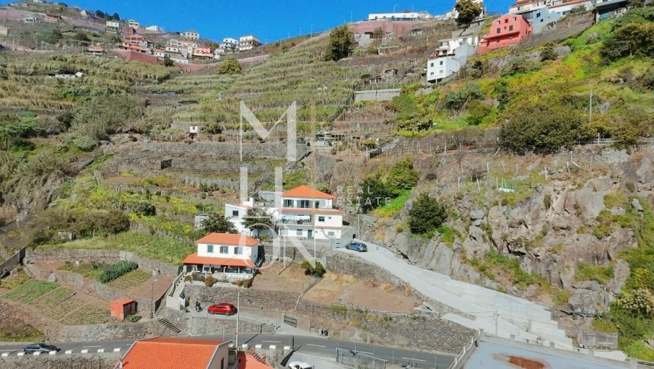 Moradia T5 para Venda em Estreito de Camara de Lobos Foto 43