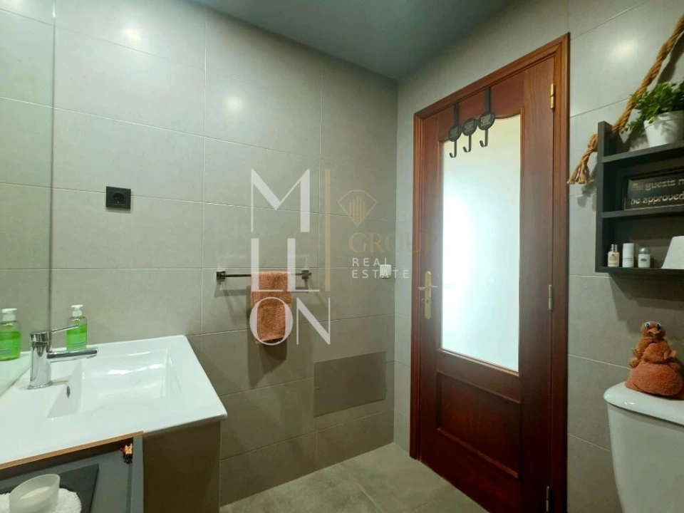 Moradia T5 para Venda em Estreito de Camara de Lobos Foto 9