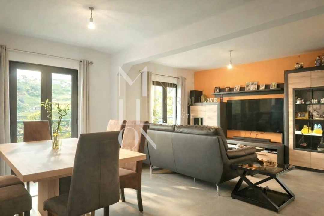 Moradia T5 para Venda em Estreito de Camara de Lobos Foto 3