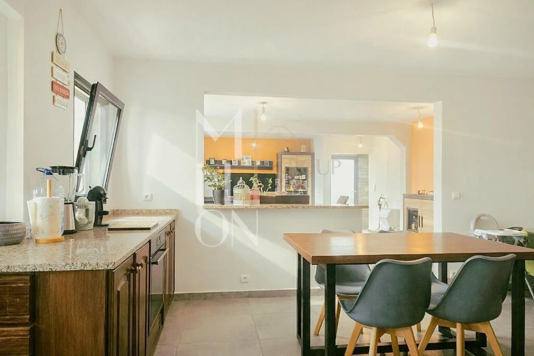 Moradia T5 para Venda em Estreito de Camara de Lobos Foto 6