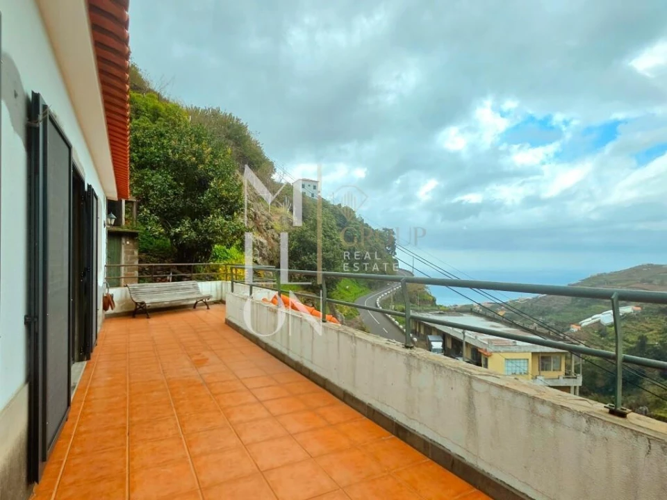 Moradia T5 para Venda em Estreito de Camara de Lobos Foto 21