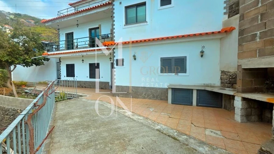 Moradia T3 para Venda em Estreito de Camara de Lobos
