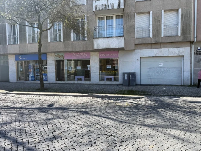 Loja para Arrendamento em Oliveira, São Paio e São Sebastião Foto 11