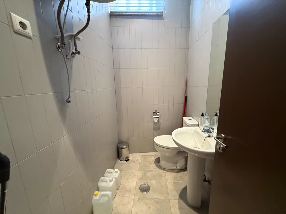 Loja para Arrendamento em Oliveira, São Paio e São Sebastião Foto 10