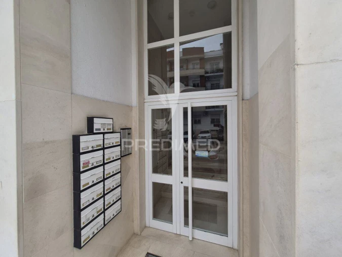 Apartamento T2 para Venda em Laranjeiro e Feijó Foto 4