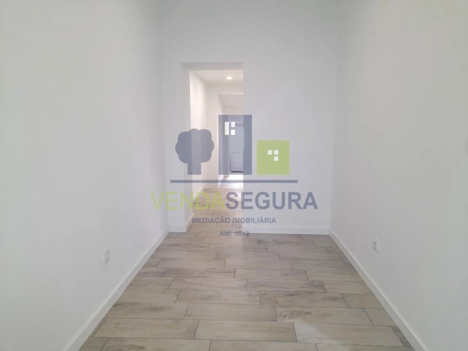 Moradia T2 para Venda em Selmes Foto 5