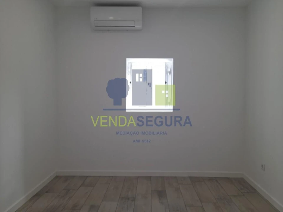 Moradia T2 para Venda em Selmes Foto 10