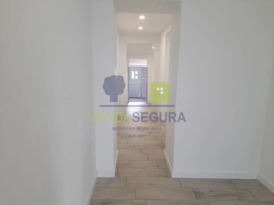 Moradia T2 para Venda em Selmes Foto 8