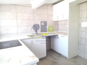 Moradia T2 para Venda em Selmes