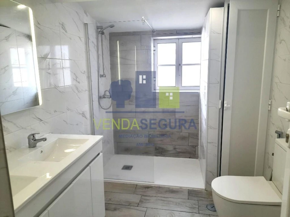 Moradia T2 para Venda em Selmes Foto 4