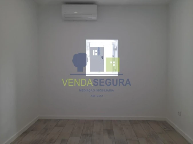 Moradia T2 para Venda em Selmes Foto 10